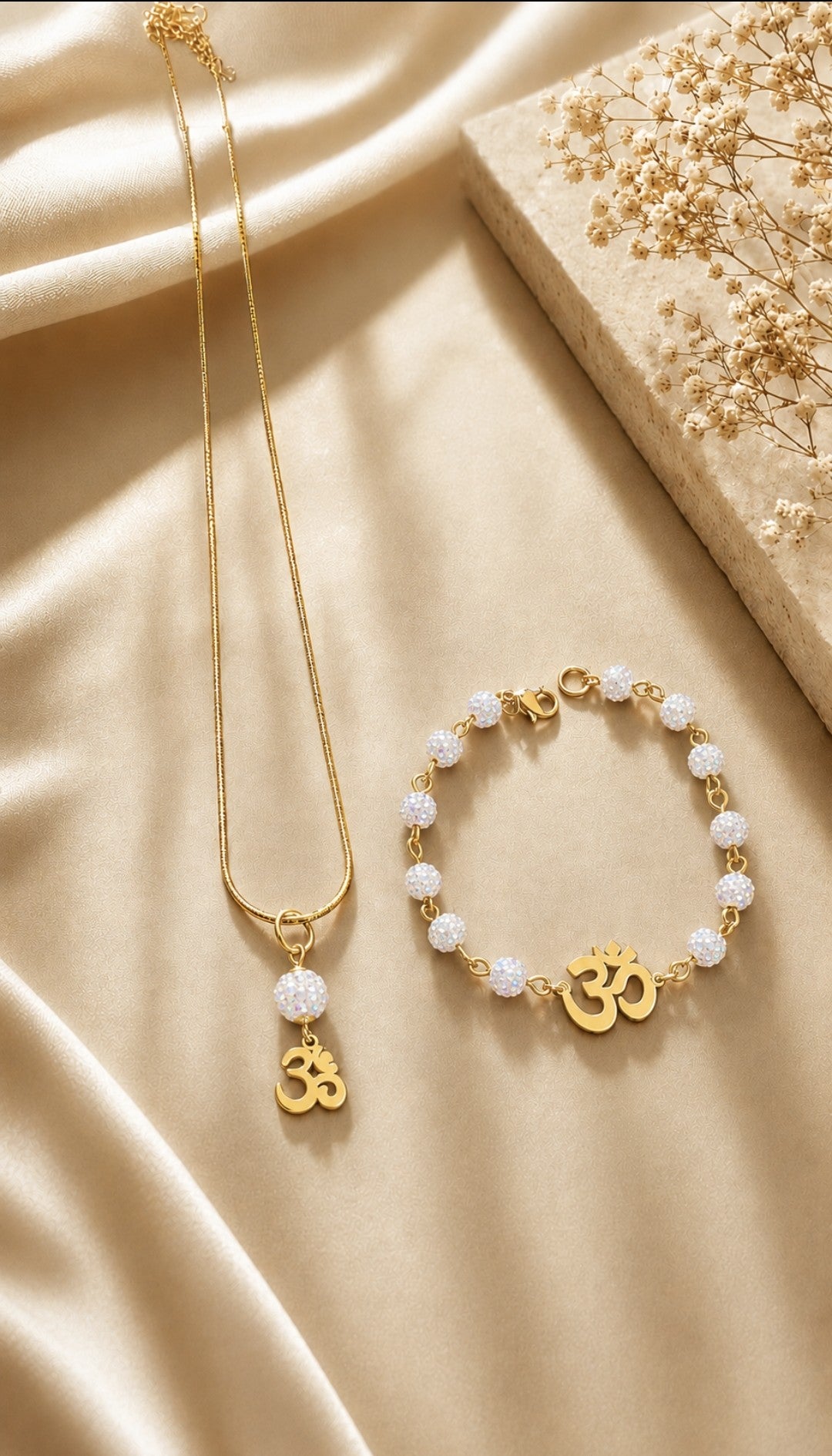 SuRosha Divine Ohm Set – Witte Crystal Shamballa Ketting & Armband