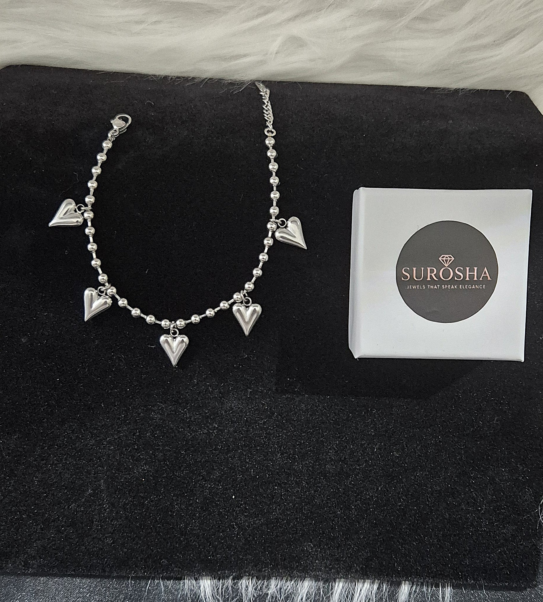 SuRosha Zilverkleurige Armband met Hartjes Charms