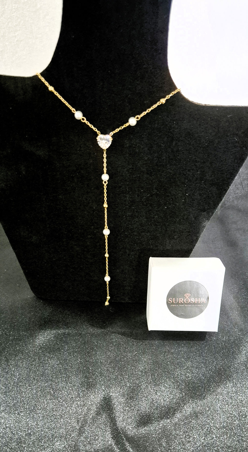 SuRosha Pearl Glow Ketting – Y-Design met Parelaccenten