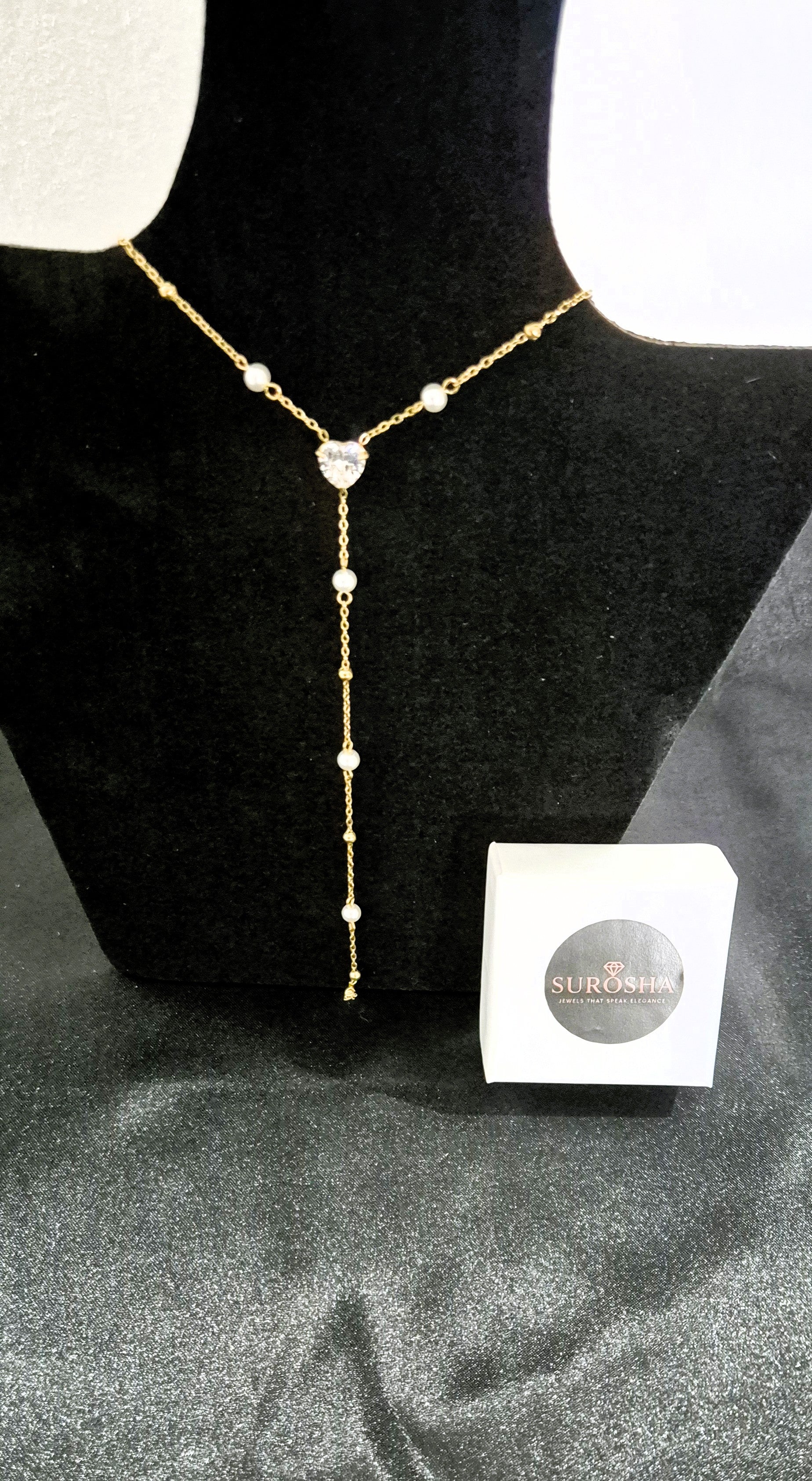 SuRosha Pearl Glow Ketting – Y-Design met Parelaccenten
