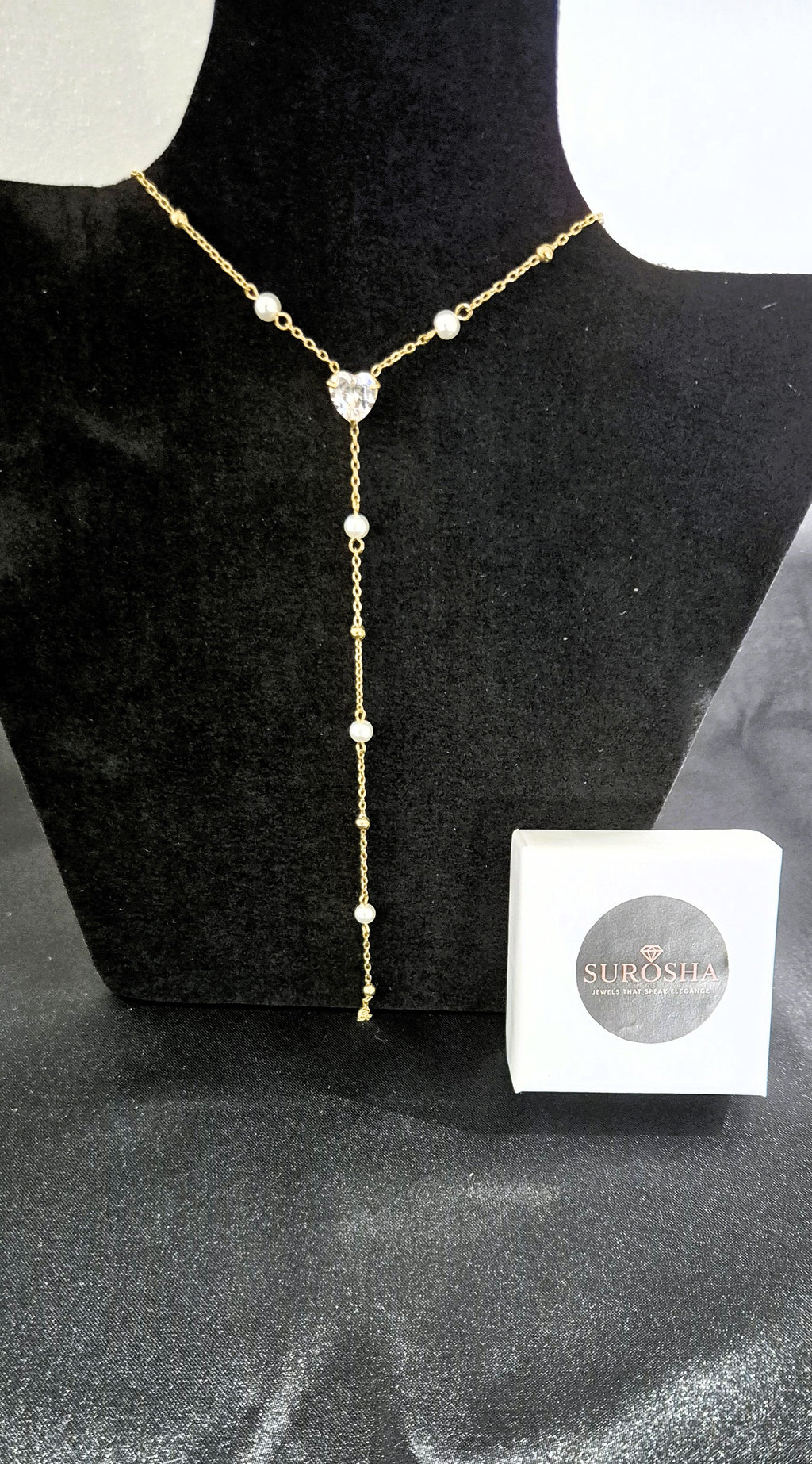 SuRosha Pearl Glow Ketting – Y-Design met Parelaccenten