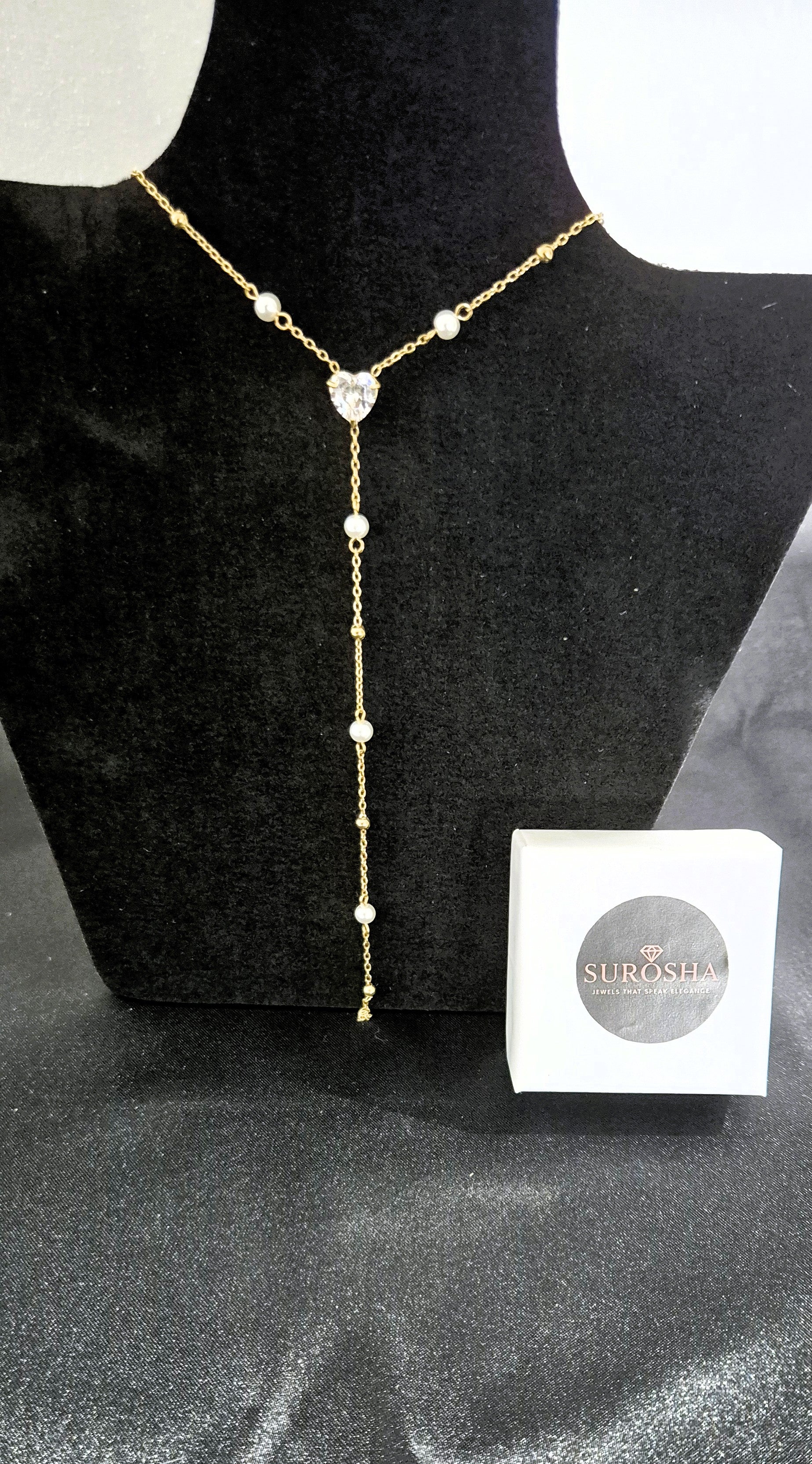 SuRosha Pearl Glow Ketting – Y-Design met Parelaccenten