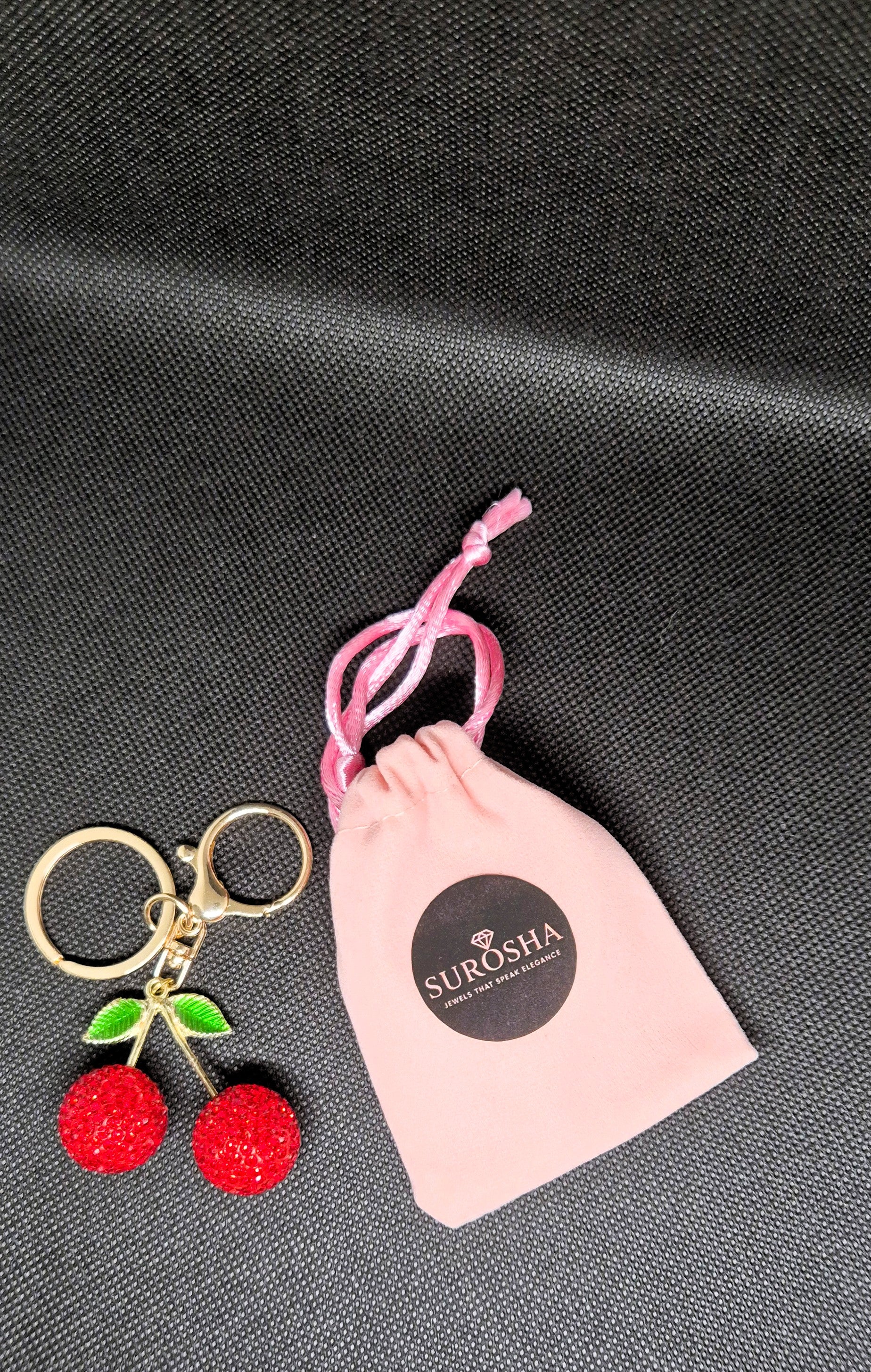 SuRosha Cherry Charm Sleutelhanger – Speels & Stijlvol
