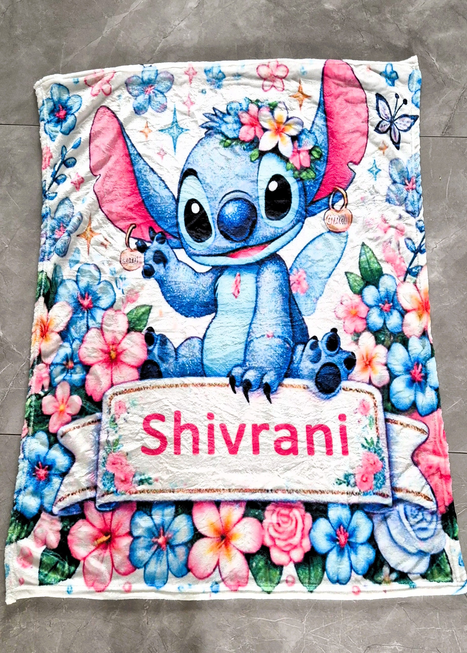 SuRosha Gepersonaliseerde Kinderdeken – Stitch Bloemenprint