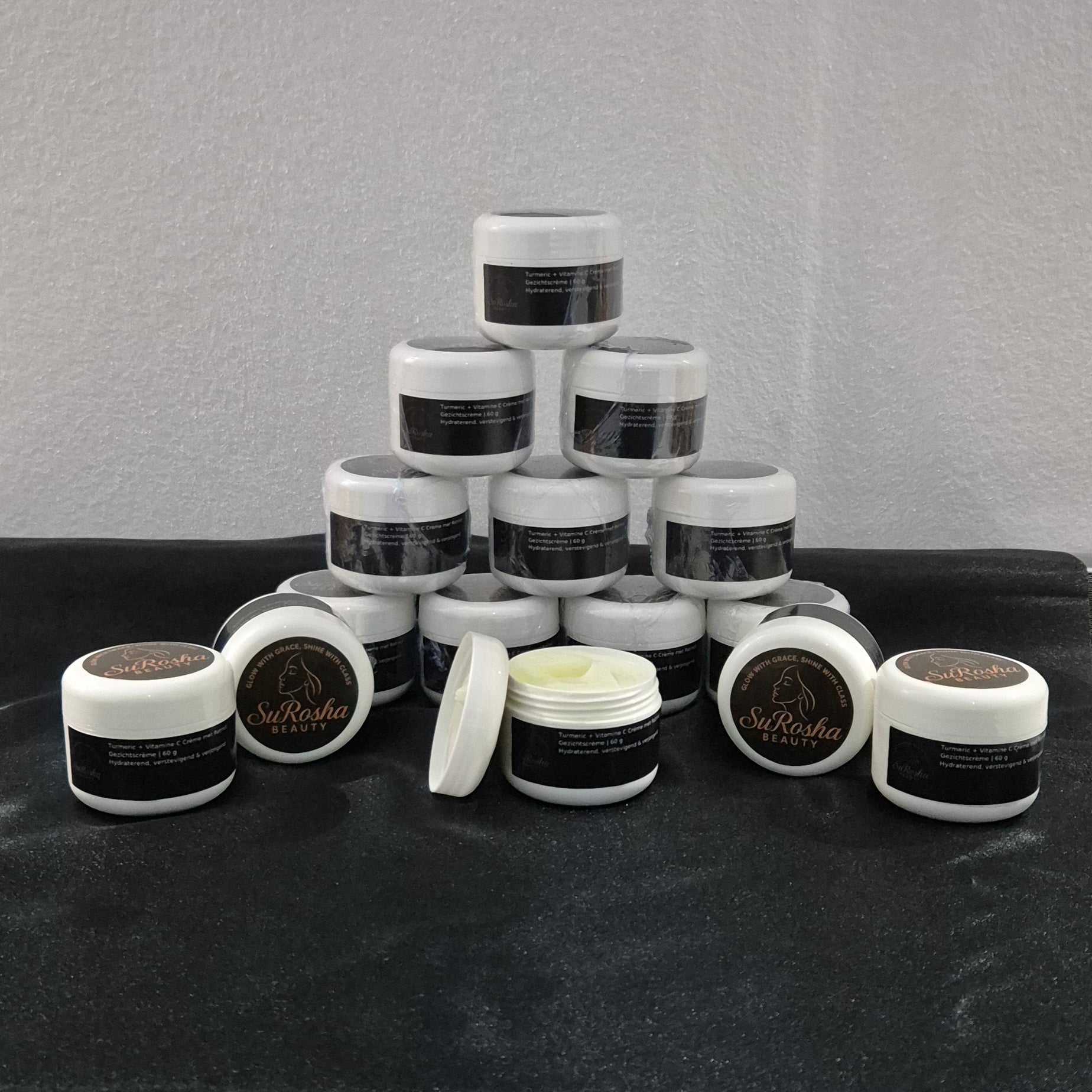 SuRosha Turmeric + Vitamine C + Retinol Gezichtscrème – Hydraterend, Verstevigend, Verjongend en goede basis voor de make-up