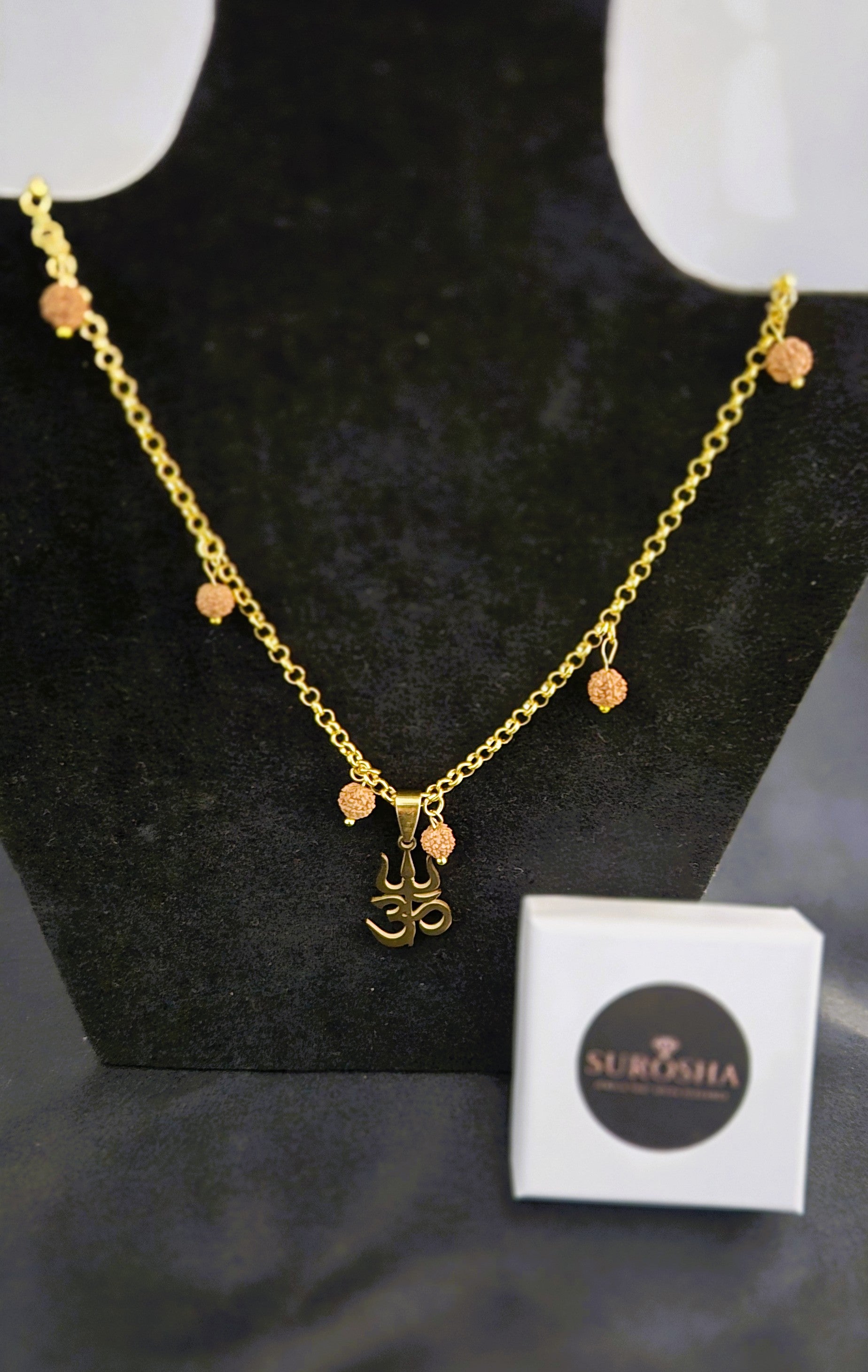 Ketting met Trishul Ohm hanger en Rudraksha kralen – spirituele bescherming (verkrijgbaar in 55cm,60cm65cm)