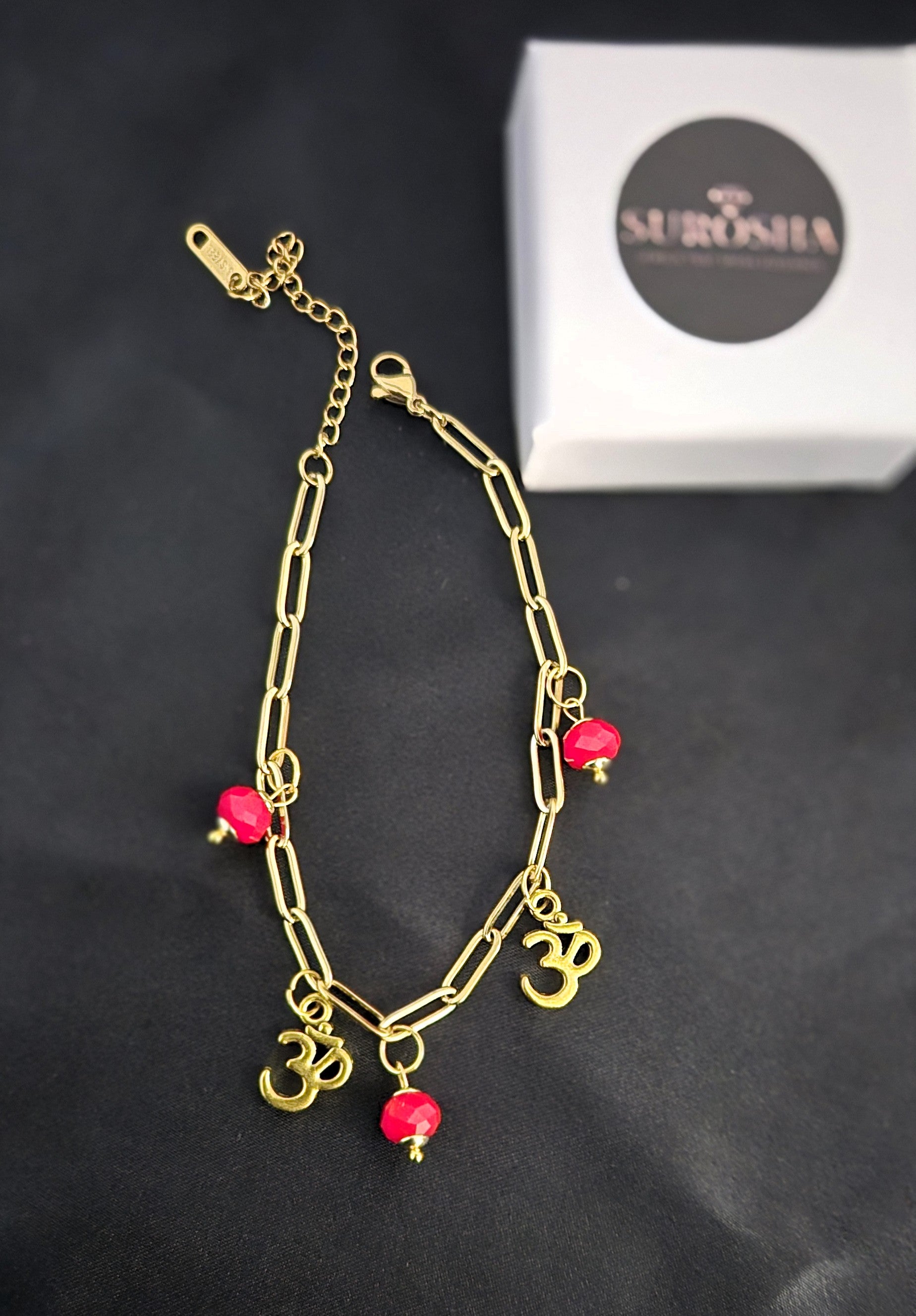 Armband – OHM Hangers met Rode OGri AI Kralen