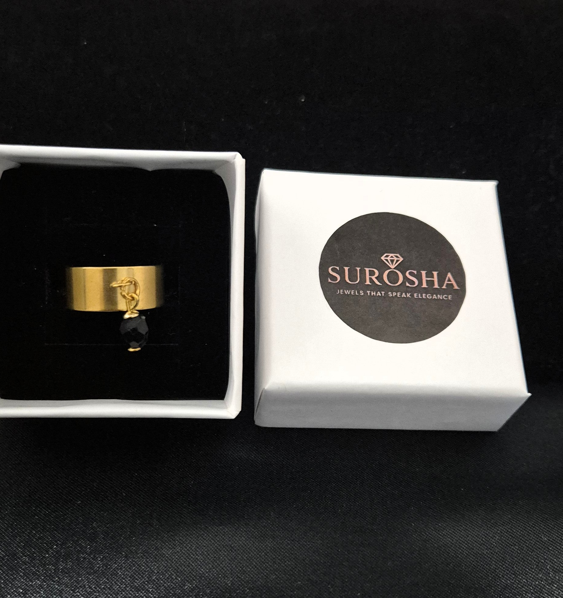 SuRosha handgemaakte RVS ring met zwarte Ogri Ai kraal