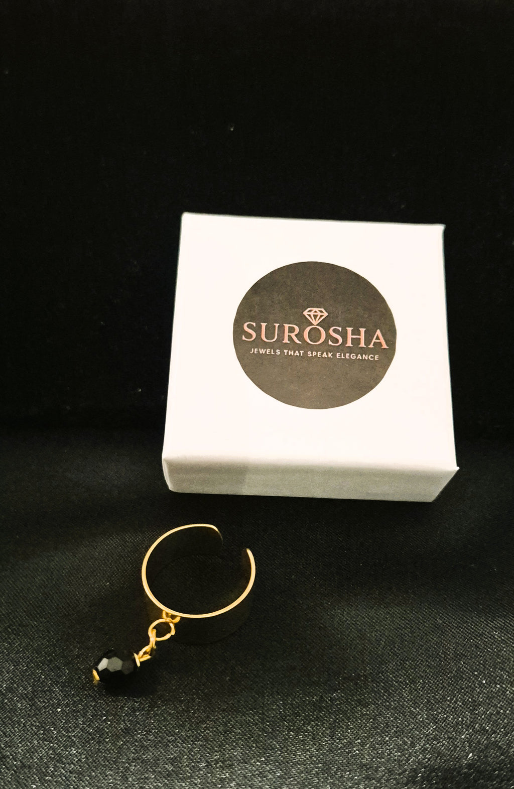 SuRosha handgemaakte RVS ring met zwarte Ogri Ai kraal