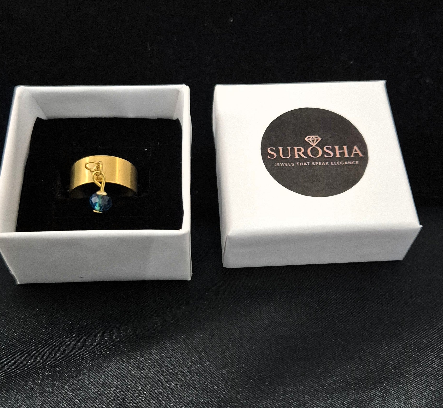 SuRosha handgemaakte RVS ring met blauw-groene (turquoise) Ogri Ai kraal