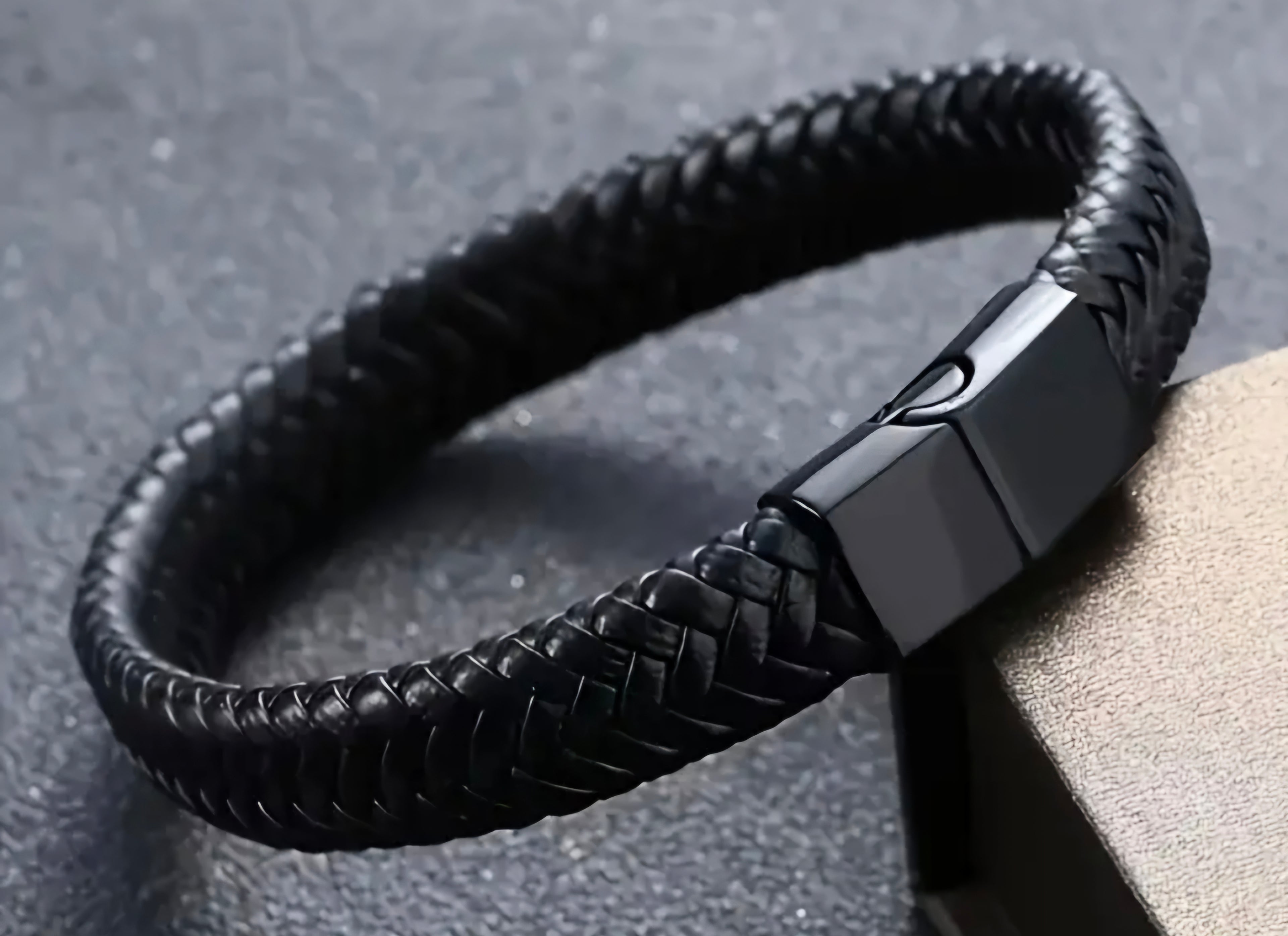 Zwarte gevlochten leren herenarmband