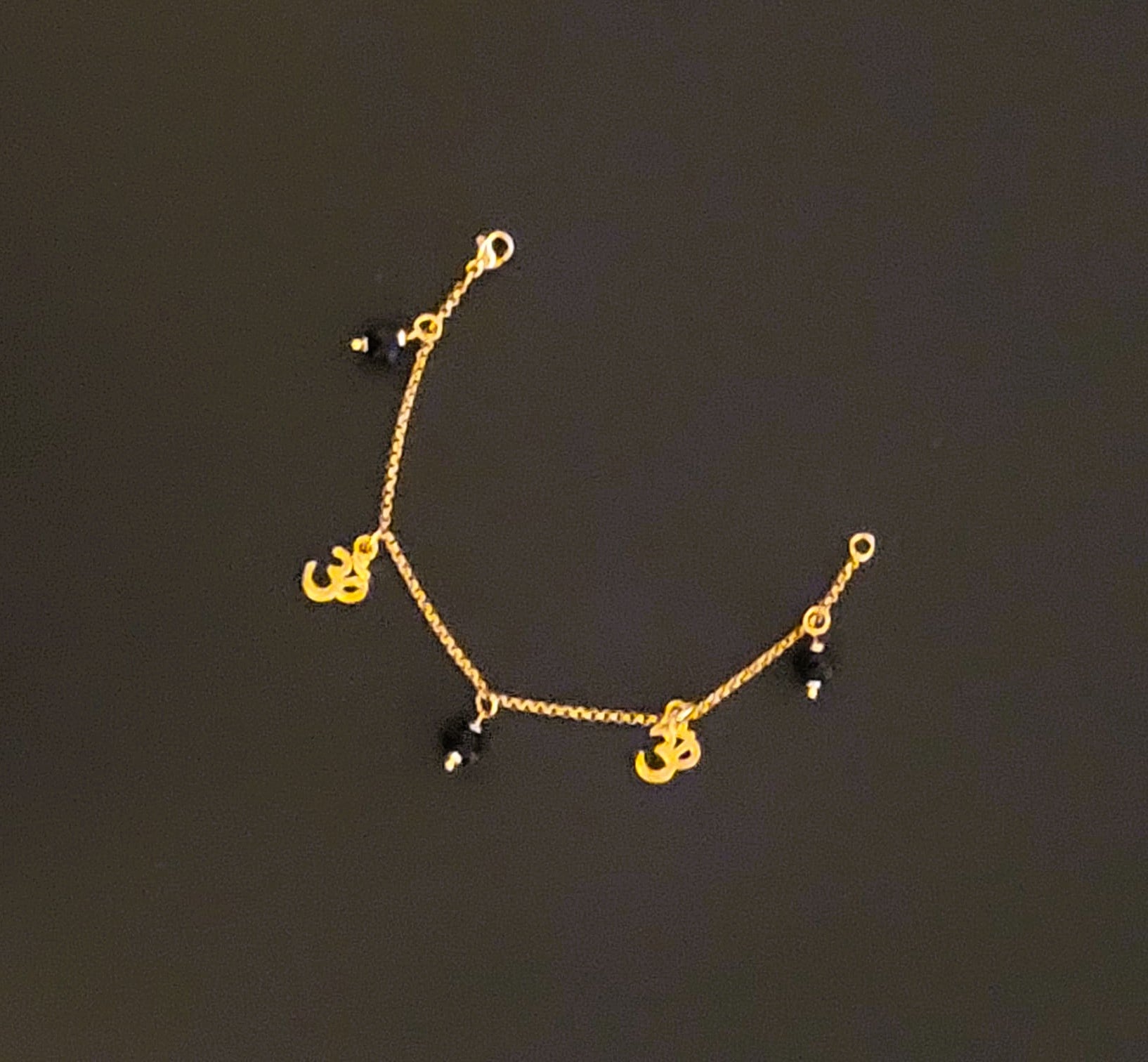 Armband – OHM Hangers met Zwarte Ogri AI Kralen