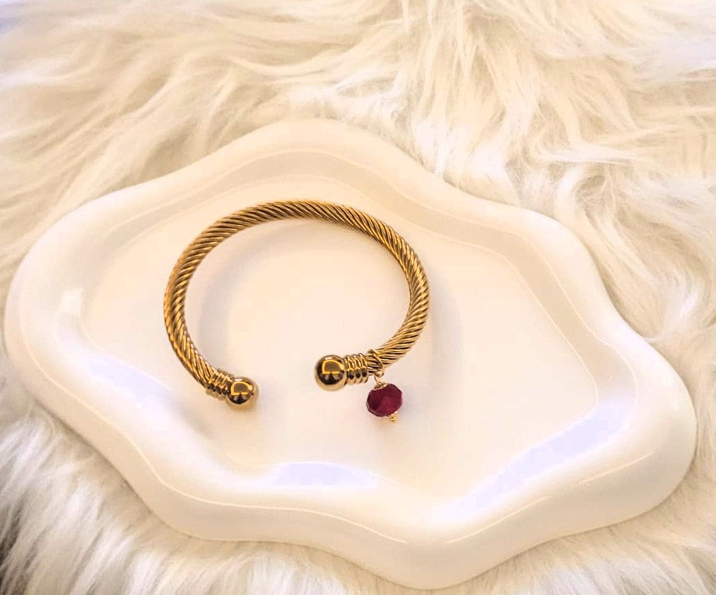 SuRosha Faya – Boei Armband met Rode Ogri AI Kraal