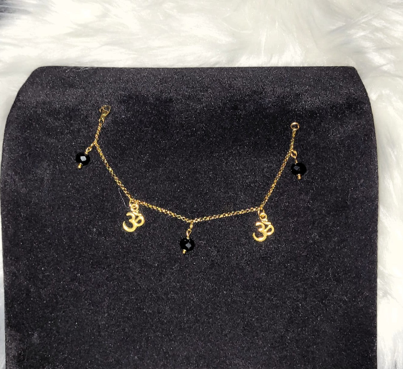 Armband – OHM Hangers met Zwarte Ogri AI Kralen