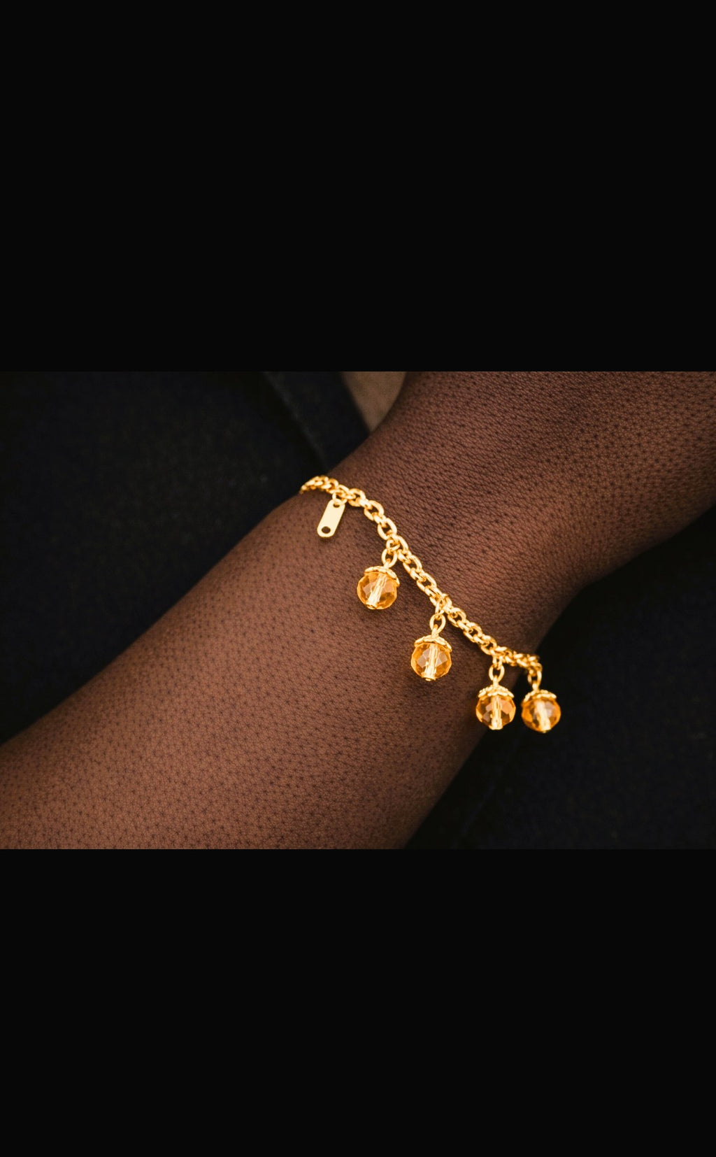 SuRosha goudkleurige armband met champagnekleurige Ogri Ai kralen