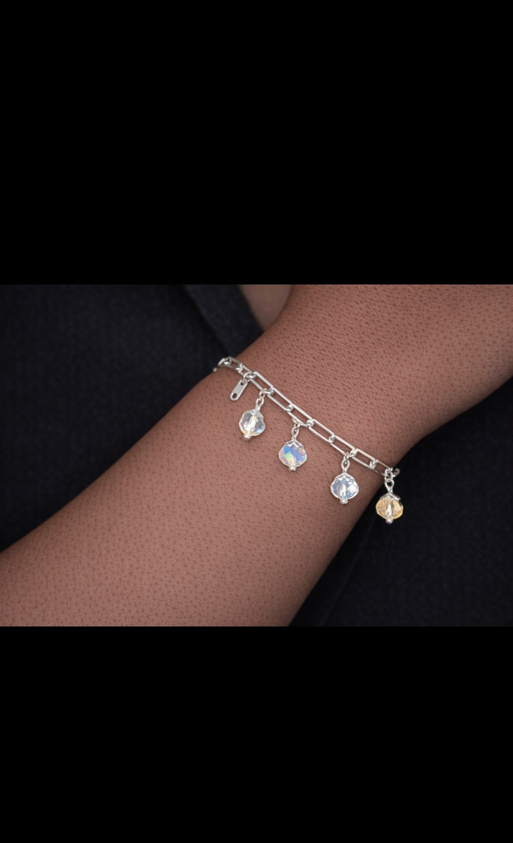 SuRosha zilverkleurige armband met transparante Ogri Ai kralen