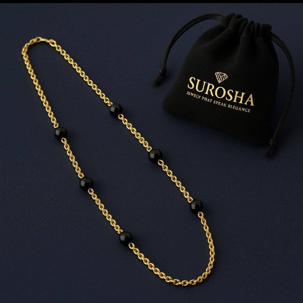 SuRosha Goudkleurige RVS Ketting met Zwarte Ogri Ai Kralen