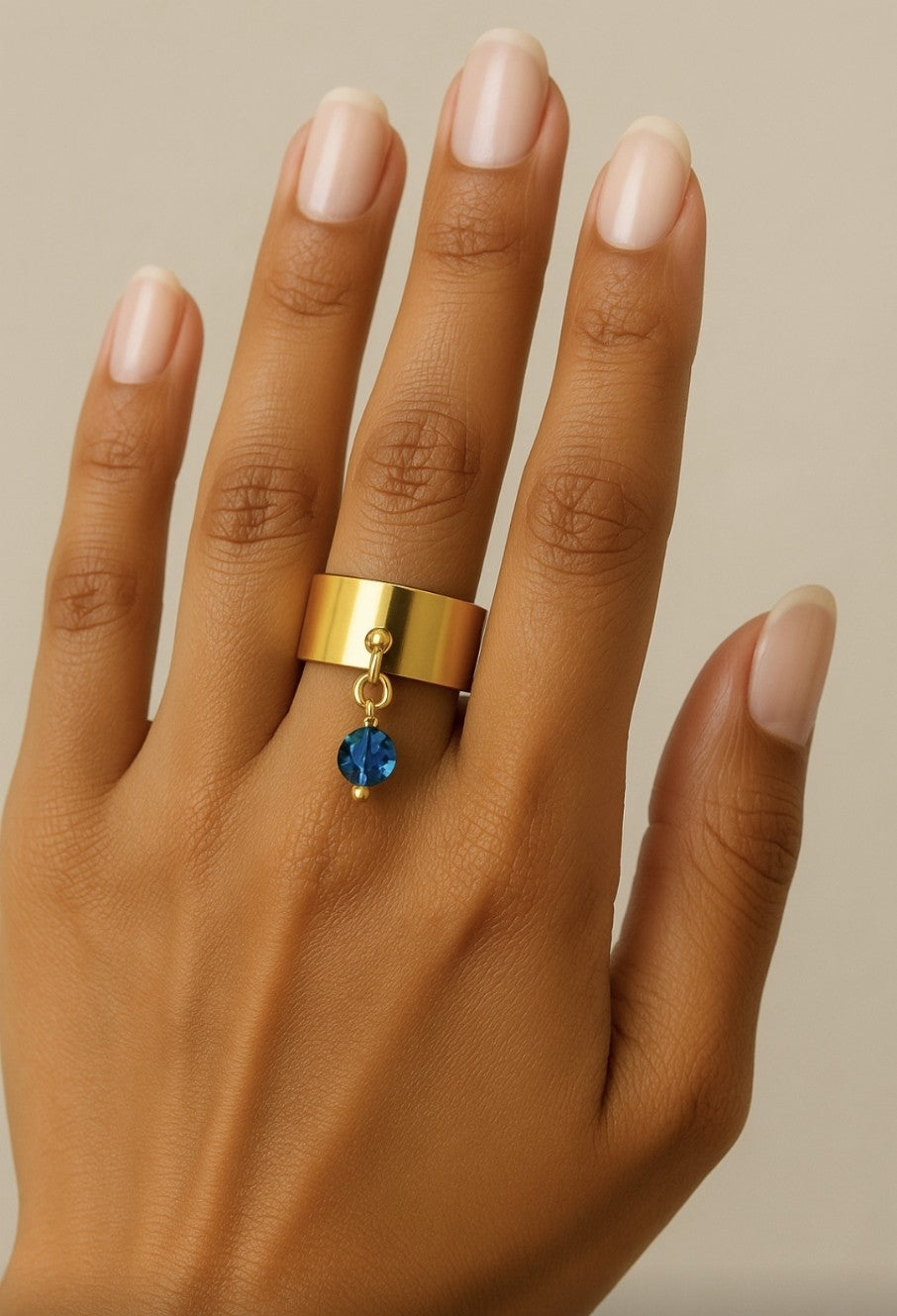 SuRosha handgemaakte RVS ring met blauw-groene (turquoise) Ogri Ai kraal