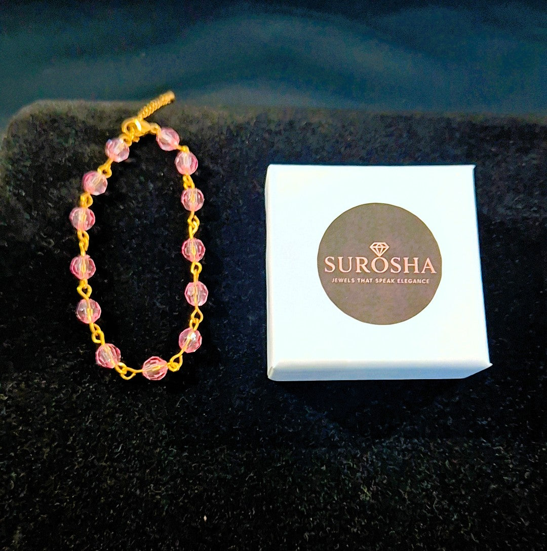 SuRosha goudkleurige armband met roze Ogri Ai kralen
