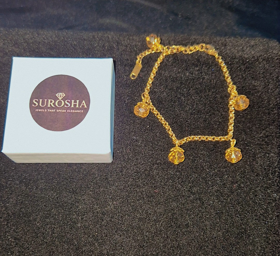 SuRosha goudkleurige armband met champagnekleurige Ogri Ai kralen