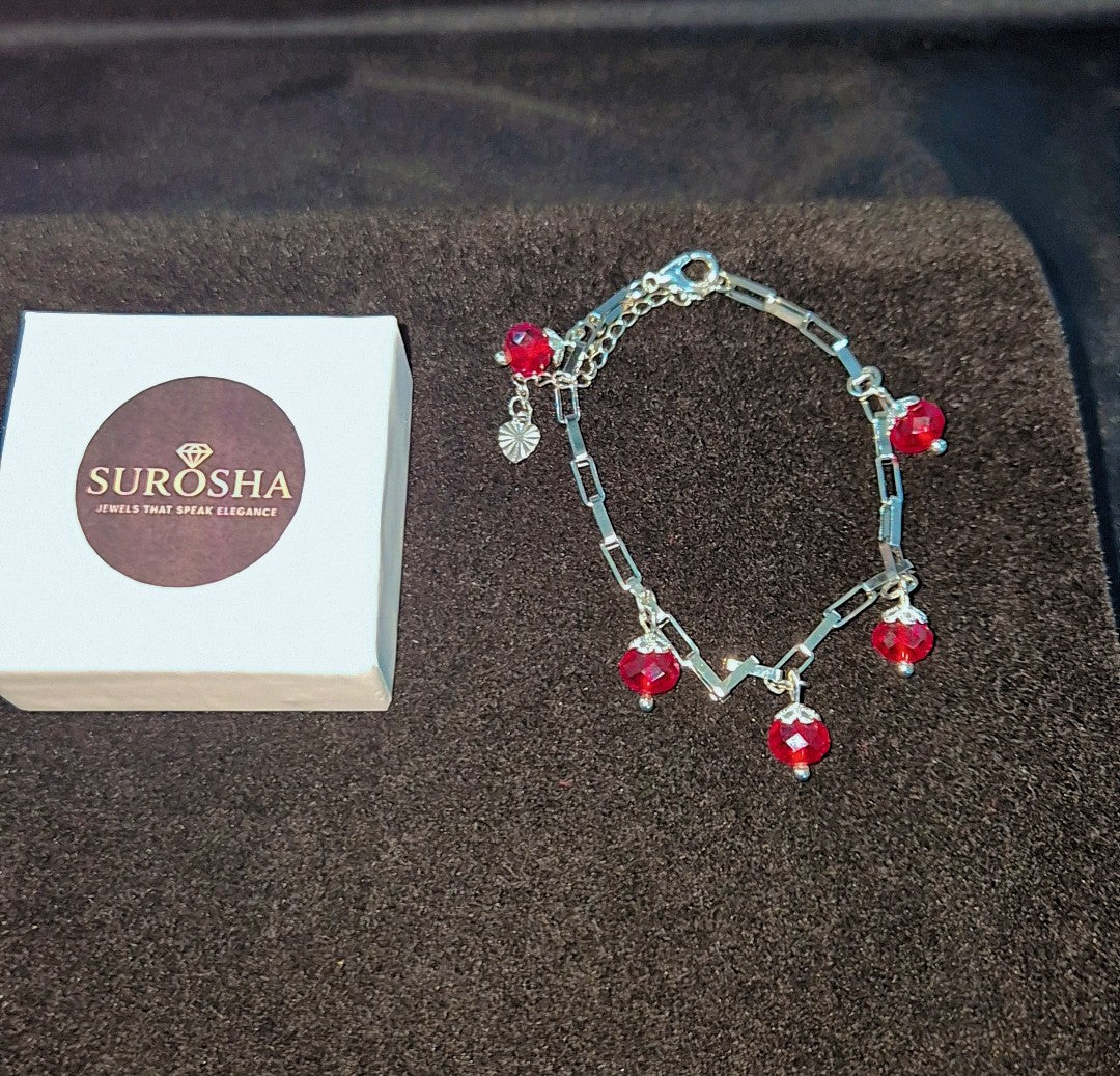 SuRosha zilverkleurige armband met Rode Ogri Ai kralen