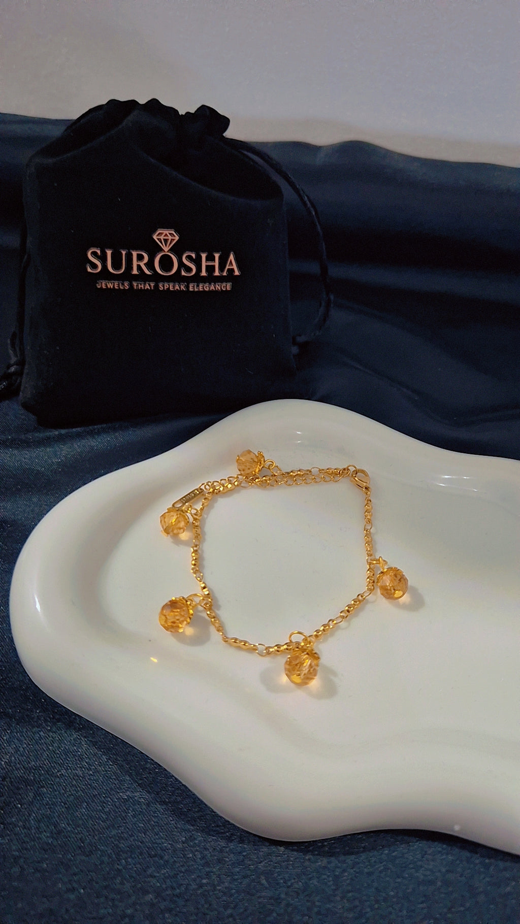 SuRosha goudkleurige armband met champagnekleurige Ogri Ai kralen