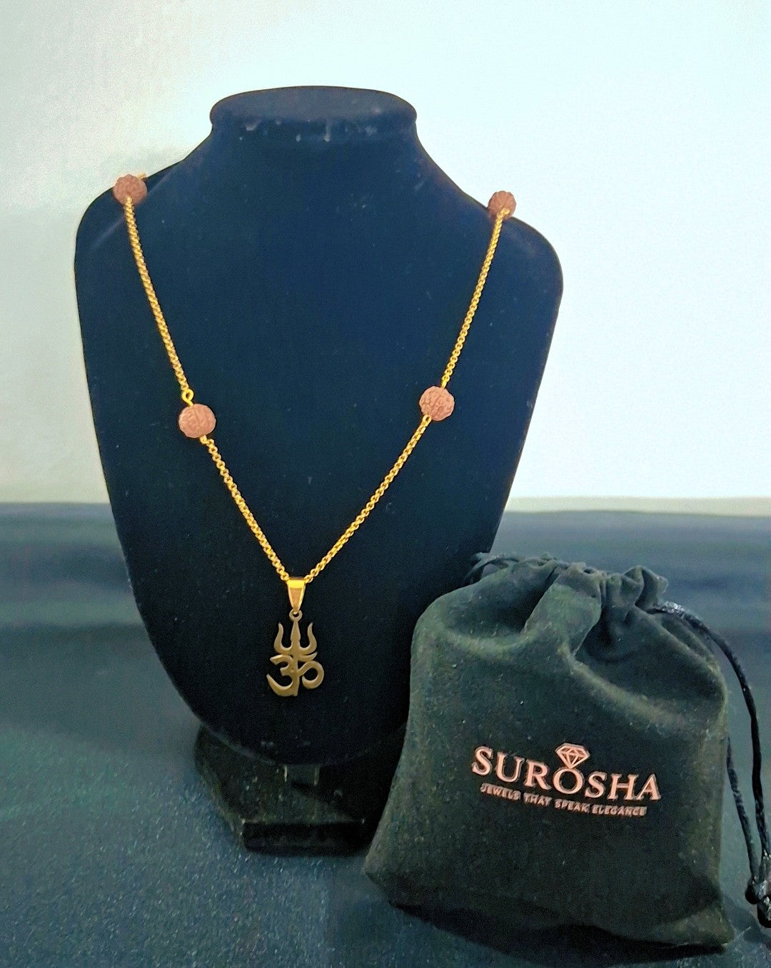SuRosha Gouden RVS Ketting met Rudraksha Kralen en OHM Trishul Hanger