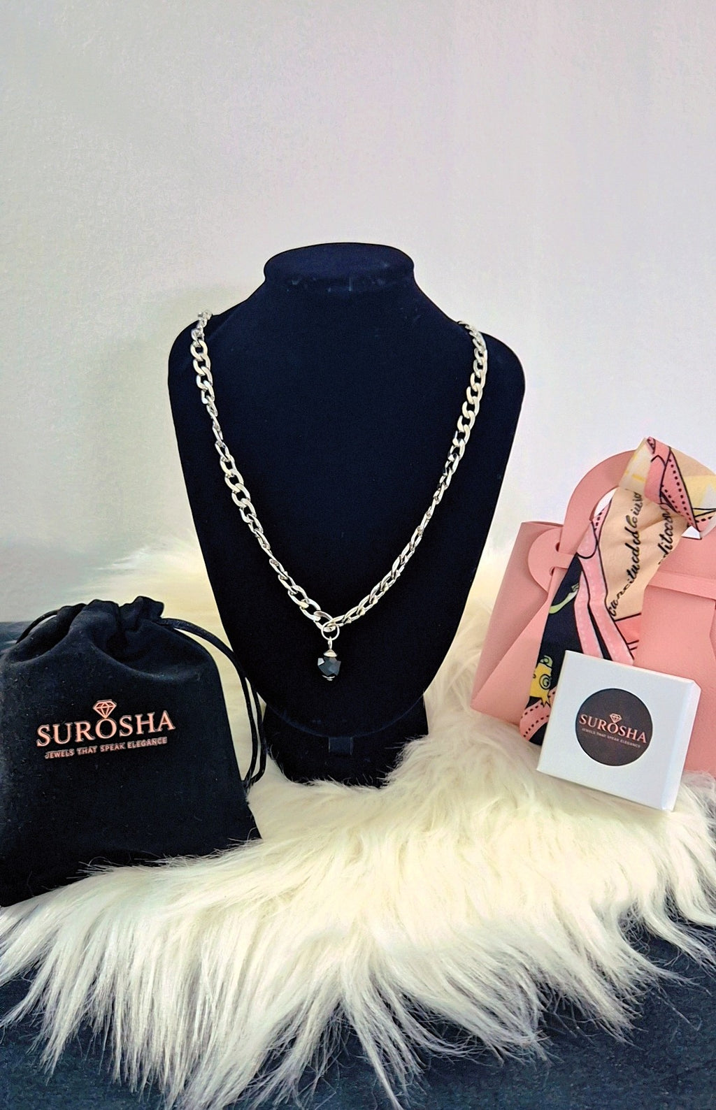 SuRosha Zilverkleurige RVS schakelketting met zwarte Ogri Ai kraal