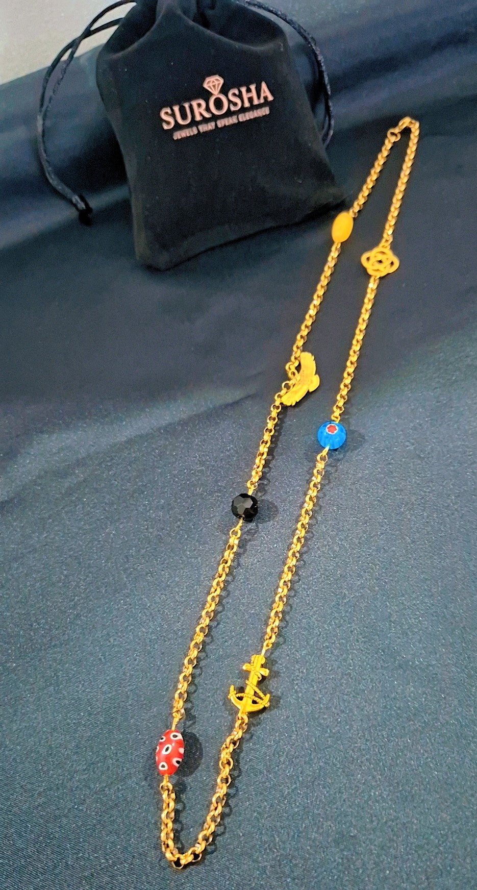 SuRosha Alakondre schakelketting met multicolor Ogri Ai kralen, alakonre kralen en symbolen