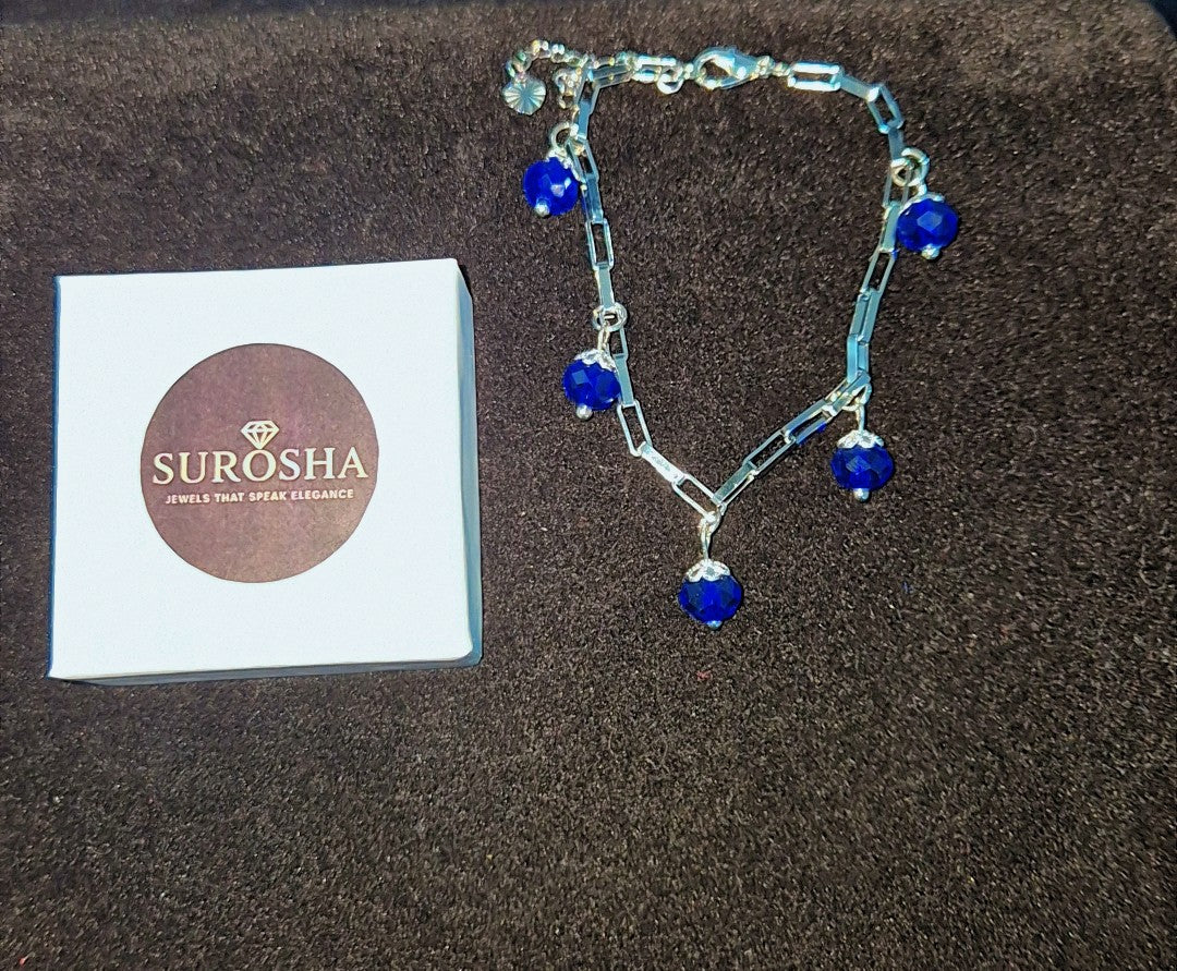 SuRosha zilverkleurige armband met blauwe Ogri Ai kralen