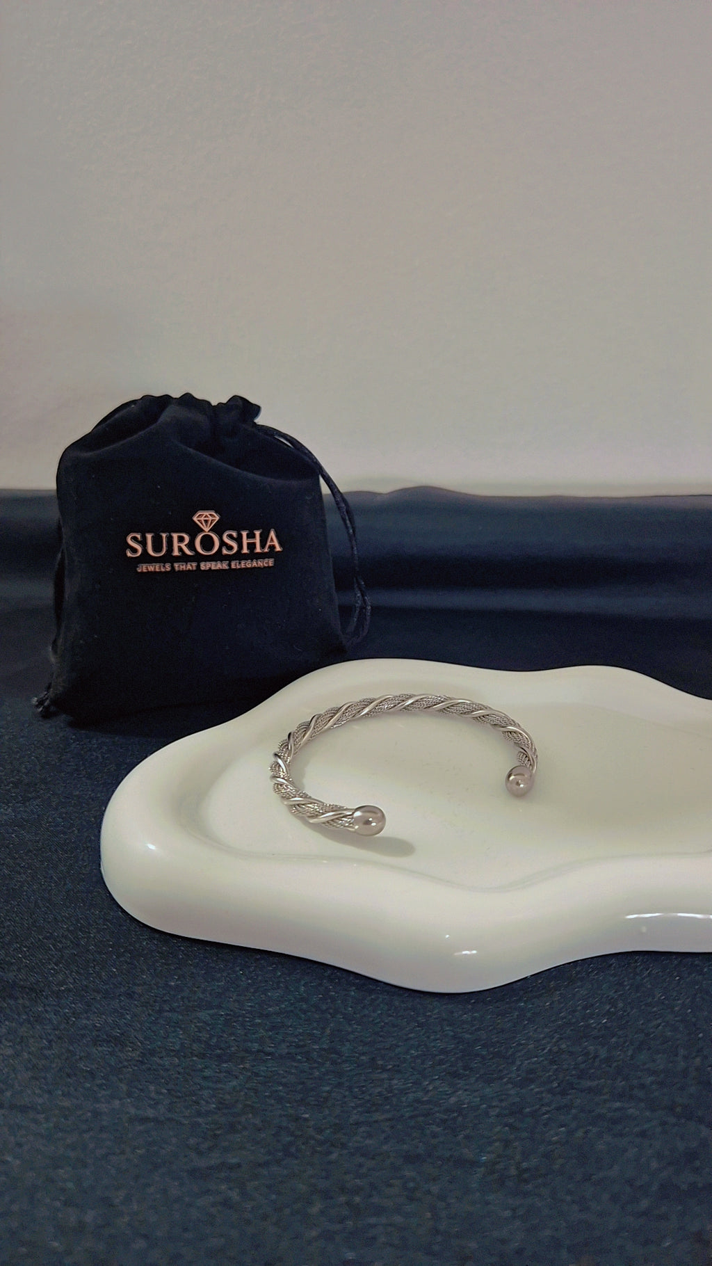 SuRosha zilverkleurige boei armband met gedraaid design