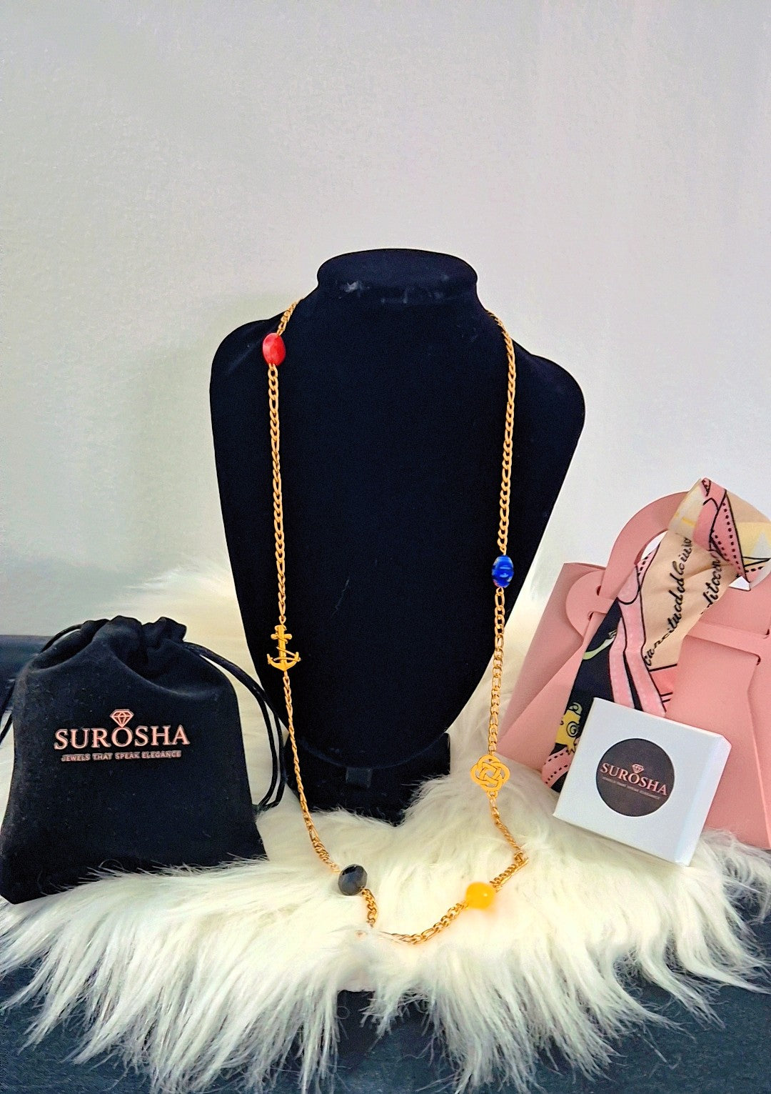 SuRosha Alakondre schakelketting met Alakondre kralen, bedels en zwarte Ogri Ai kraal