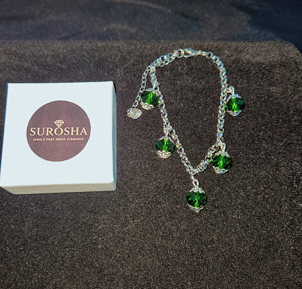 SuRosha zilverkleurige schakelarmband met groene Ogri Ai kralen