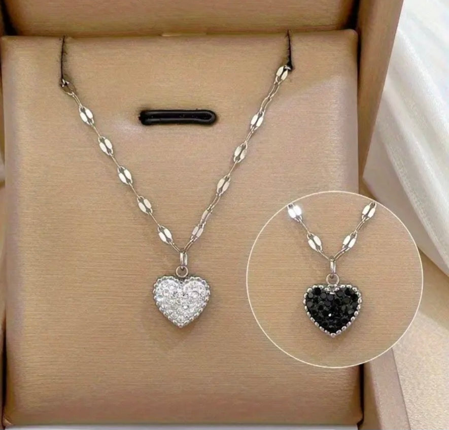 Amoura Luxe Ketting met Dubbelzijdig Hart zwart en wit