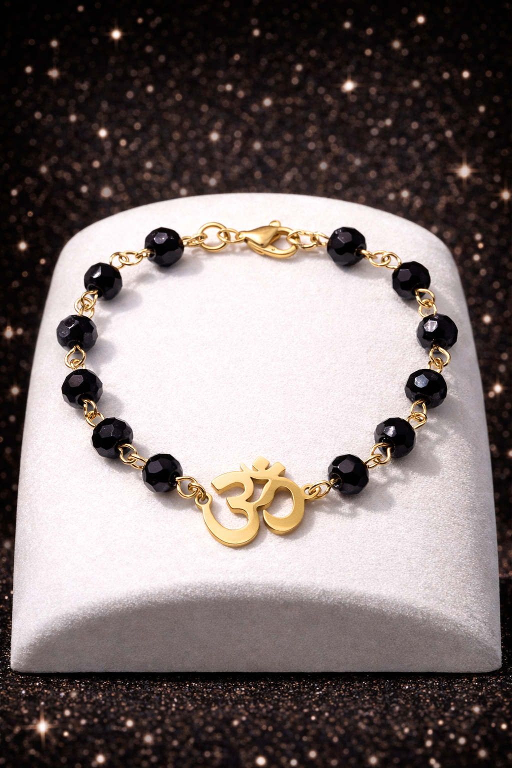 SuRosha Armband met Zwarte Ogri Ai Kralen en Ohm Bedel