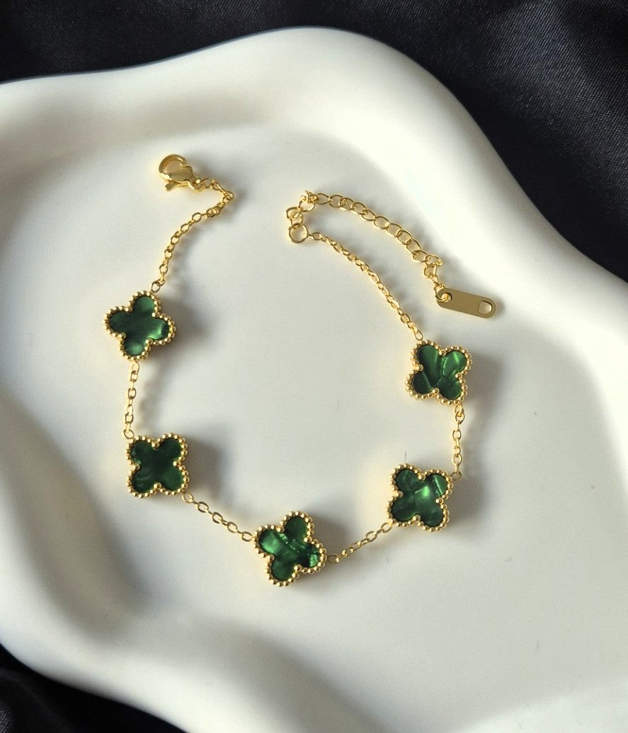 Goudkleurige Armband met Smaragdgroene Klaverbedels L