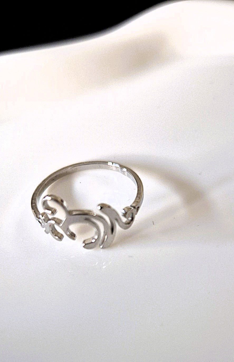 Zilverkleurige OHM Lotus Ring – Spiritueel & Elegant Design