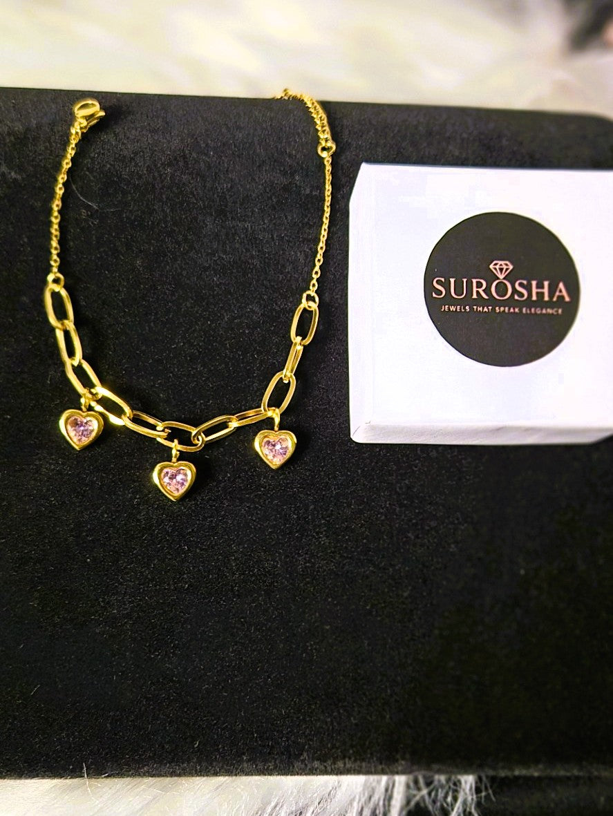 Luxe Goudkleurige Schakelarmband met Roze Hartbedels – Verstelbaar