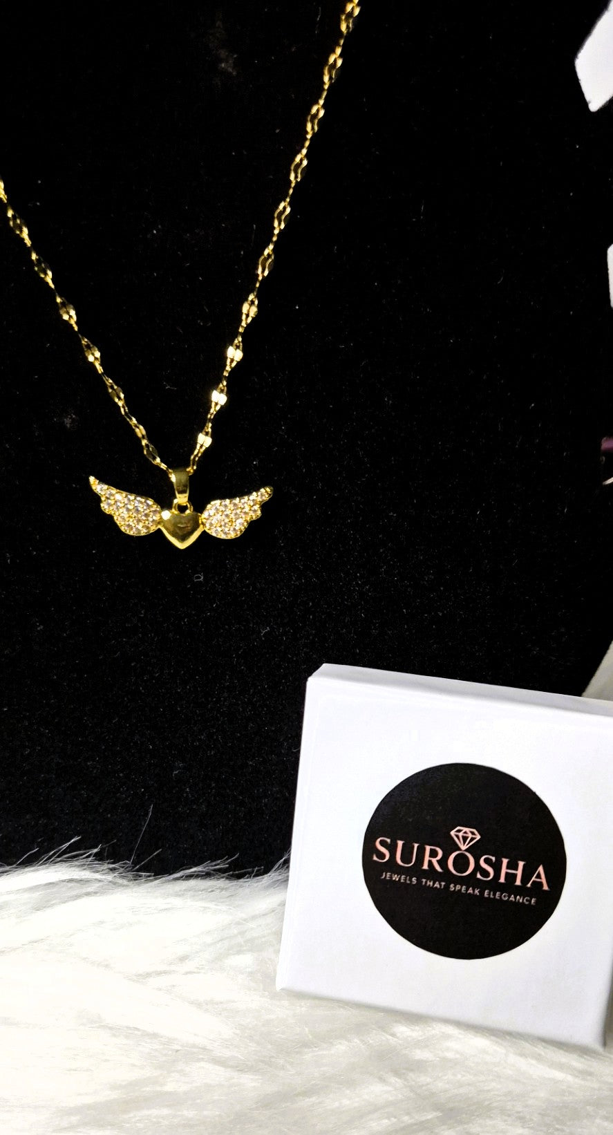 Goudkleurige Hart met Vleugels Ketting – Pavé Kristallen