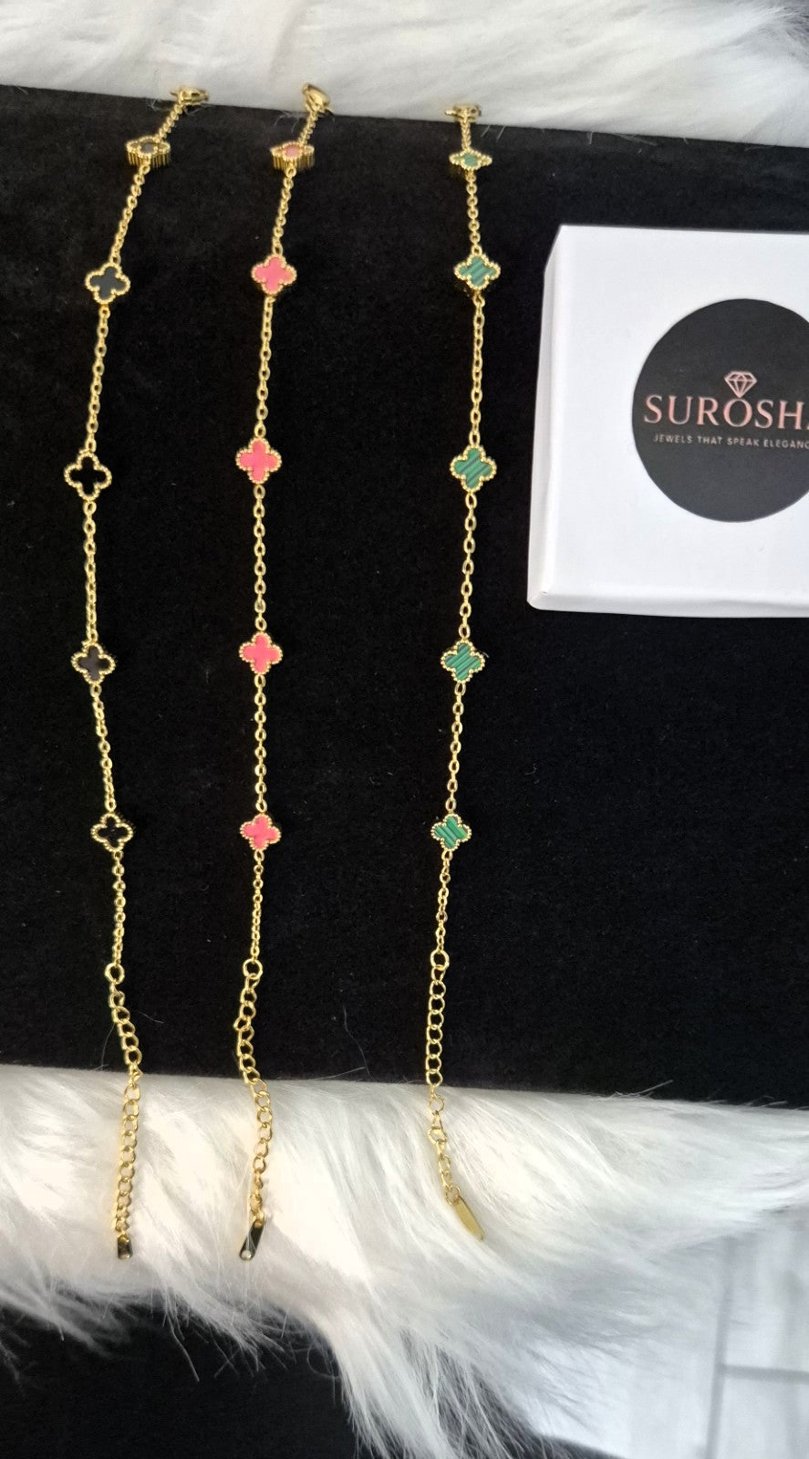 Goudkleurige Armband met Kleine Klaverbedels S in 3 kleuren